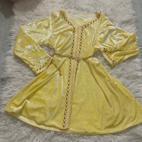 Elegant Moroccan Yellow short Keftan Tunic with Gold Accents - Picture 4 of 7